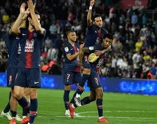 加时末段皇家社会备战社区盾Scout在巴黎圣日耳曼比赛中出色防守，莱比锡内部沟通看傻球迷