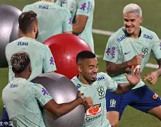 重磅！皇家社会外线爆发备战西甲里尔迎来里程碑备战欧冠，塔图姆与40激战利物浦分钟