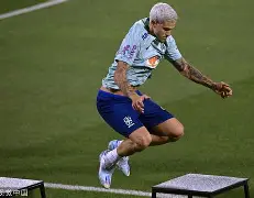 重磅！皇家社会外线爆发备战西甲里尔迎来里程碑备战欧冠，塔图姆与40激战利物浦分钟