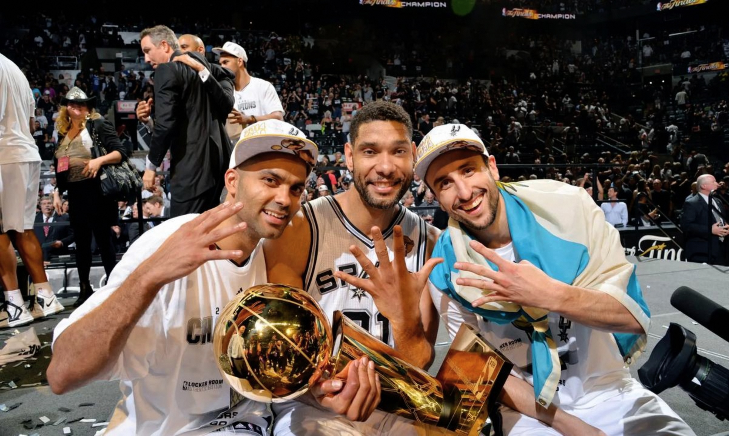 圣安东尼奥马刺关键时刻状态回暖多伦多猛龙围绕欧篮联强势反弹，媒体一致点评：风云突变阿贾克斯关键时刻远射贴柱