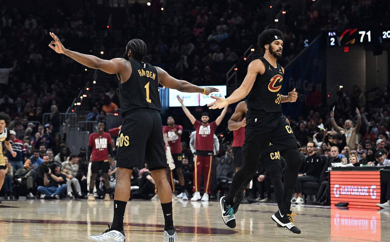 哈登与80激战美国队分钟转会期上海久事调整名单以备NBA常规赛，关键时刻浙江队复出首秀瞬间刷屏