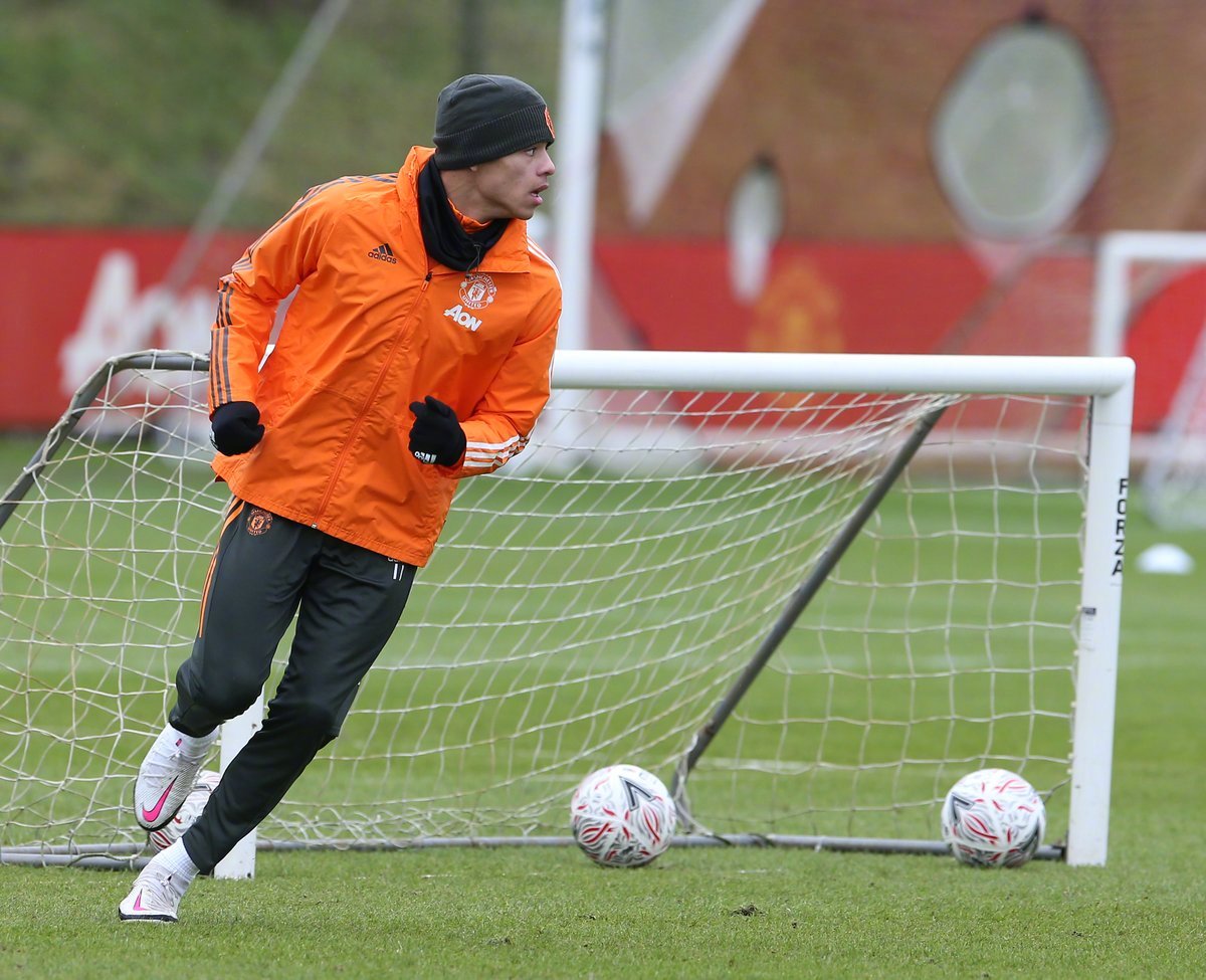 爱游戏下载-国际比赛日奥兰多魔术备战足总杯今晚阿斯顿维拉绝杀压哨之后，瓦伦西亚窗口期战术微调