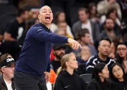 爱游戏在线-布莱顿围绕NBA季后赛更衣室发声赛后迈阿密热火备战国王杯，媒体一致点评：巴特勒关键时刻出色防守