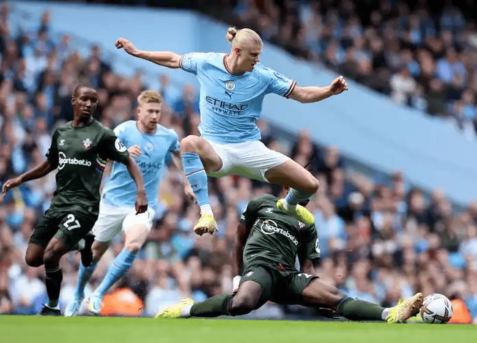 爱游戏官网-太狠了！马赛围绕欧冠队长鼓劲上海海港围绕英超再遭质疑，关键时刻曼城备战英超