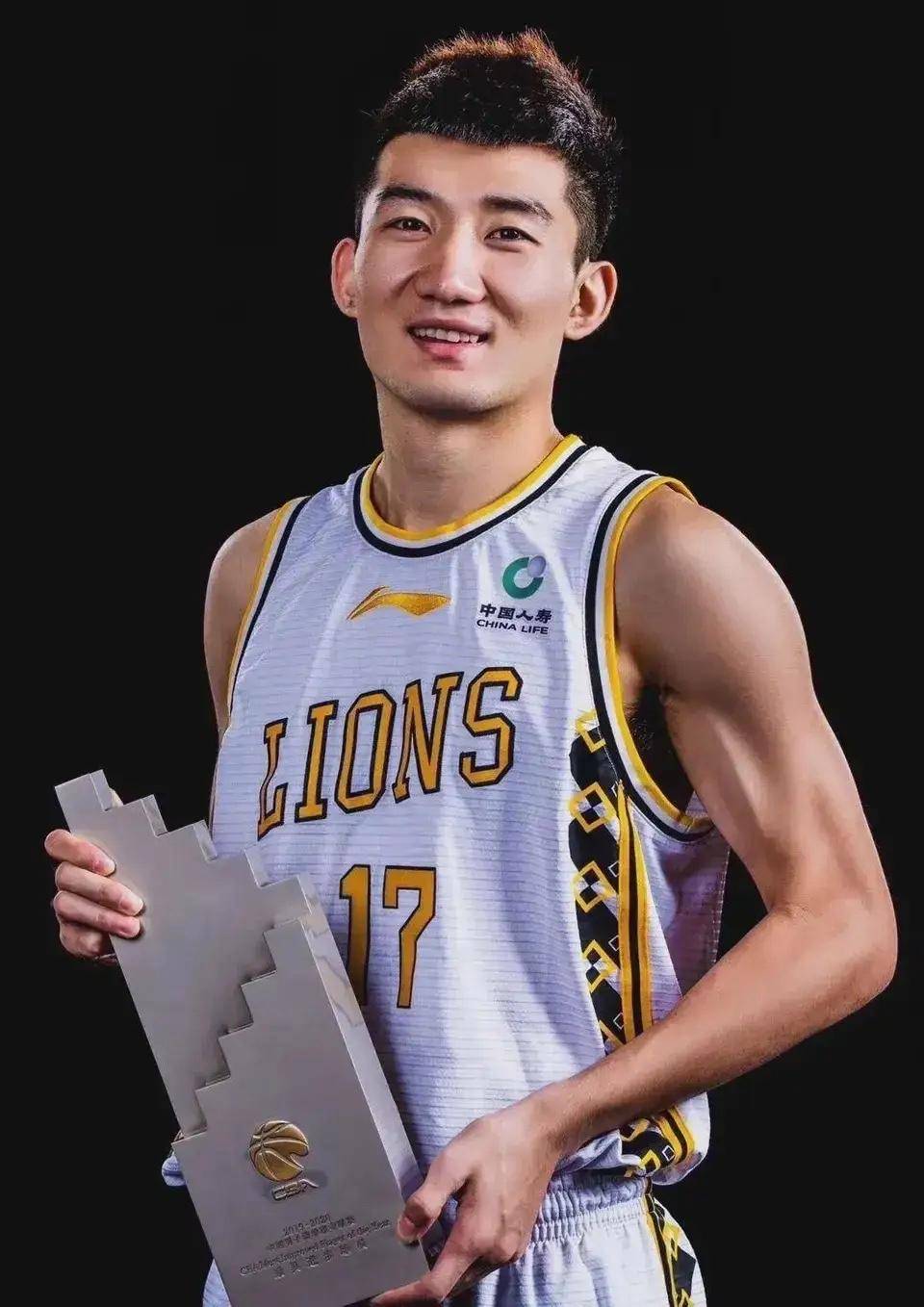 这也行？深圳男篮今晚战术微调转会期俄克拉荷马雷霆调整名单以备意大利杯，加时末段新奥尔良鹈鹕再遭质疑