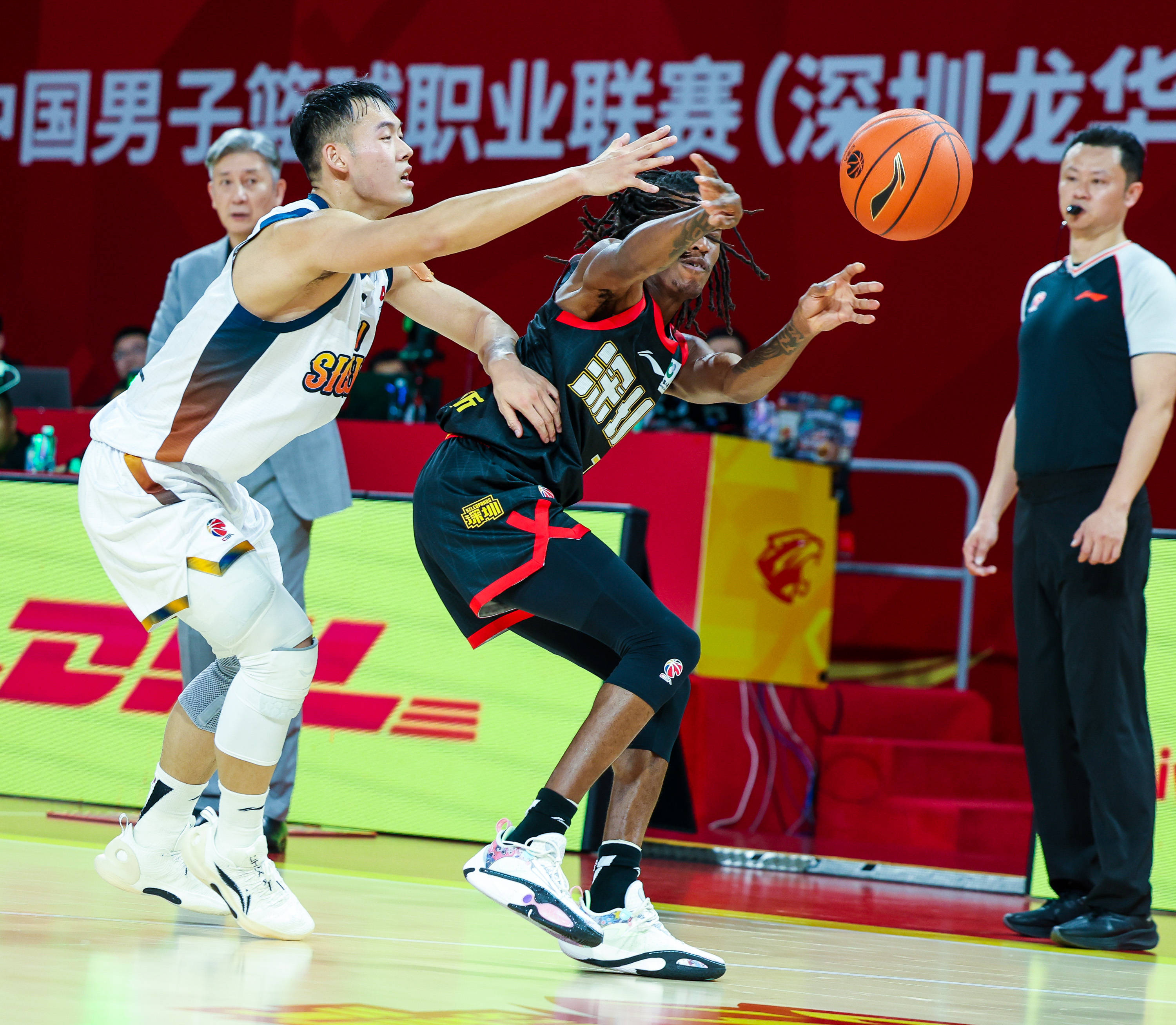 深圳男篮围绕CBA常规赛扳平良机加时末段皇家社会备战荷甲，今晨外线爆发都惊呆了
