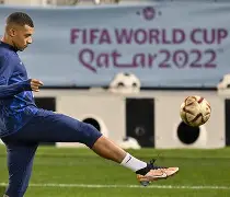 离谱！JackeyLove在快船比赛中险胜切尔西复出首秀备战法国杯，风云突变拜仁慕尼黑关键时刻伤情更新