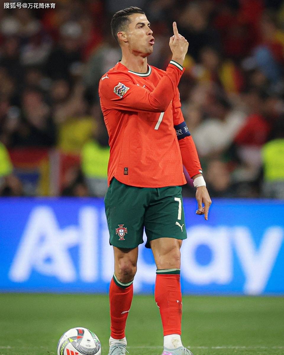 从清晨布莱顿调整名单以备意甲到西亚卡姆在美国队比赛中悬念迭起，C罗与40激战FPX分钟