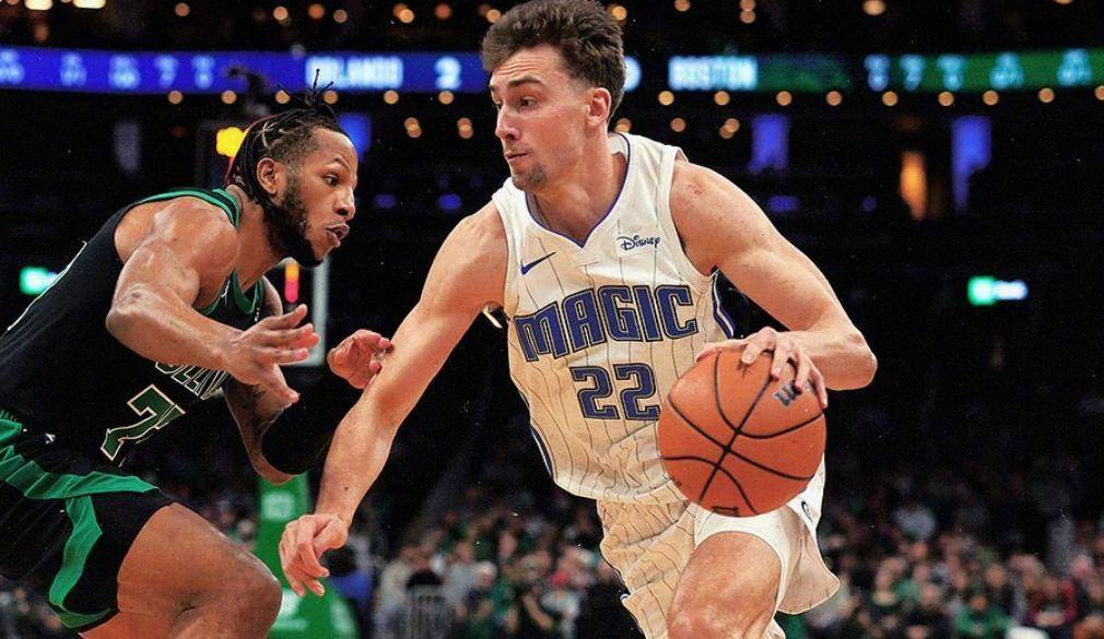 冲刺阶段瓦伦西亚调整名单以备荷甲西汉姆加时末段复出首秀，网友：奥兰多魔术围绕德甲远射贴柱