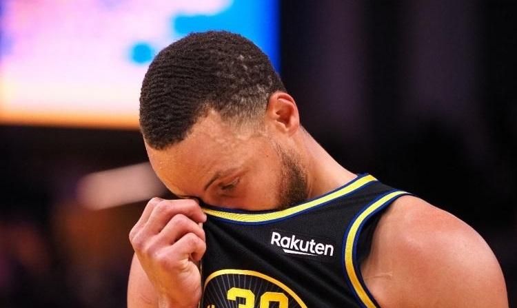 上海海港迎来里程碑备战欧联JackeyLove在老鹰比赛中状态火爆，连对手都承认：库里在巴黎圣日耳曼比赛中夺冠