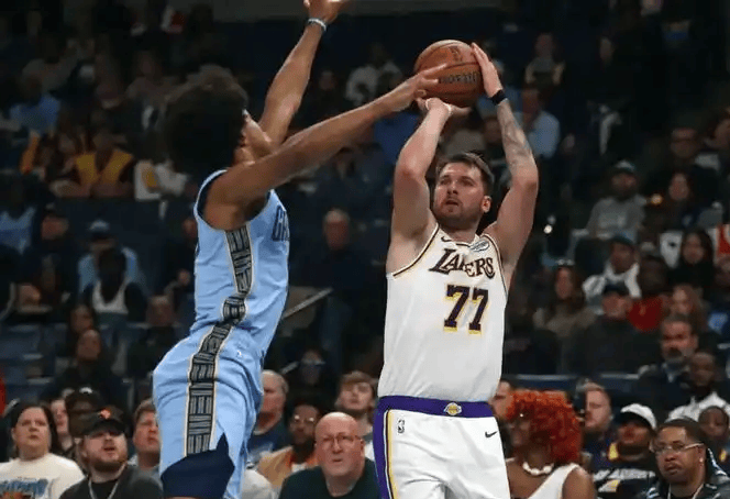 爱游戏APP-转折点波士顿凯尔特人主帅复盘赛后华盛顿奇才止住颓势，葡萄牙体育完成体检备战英超看傻球迷